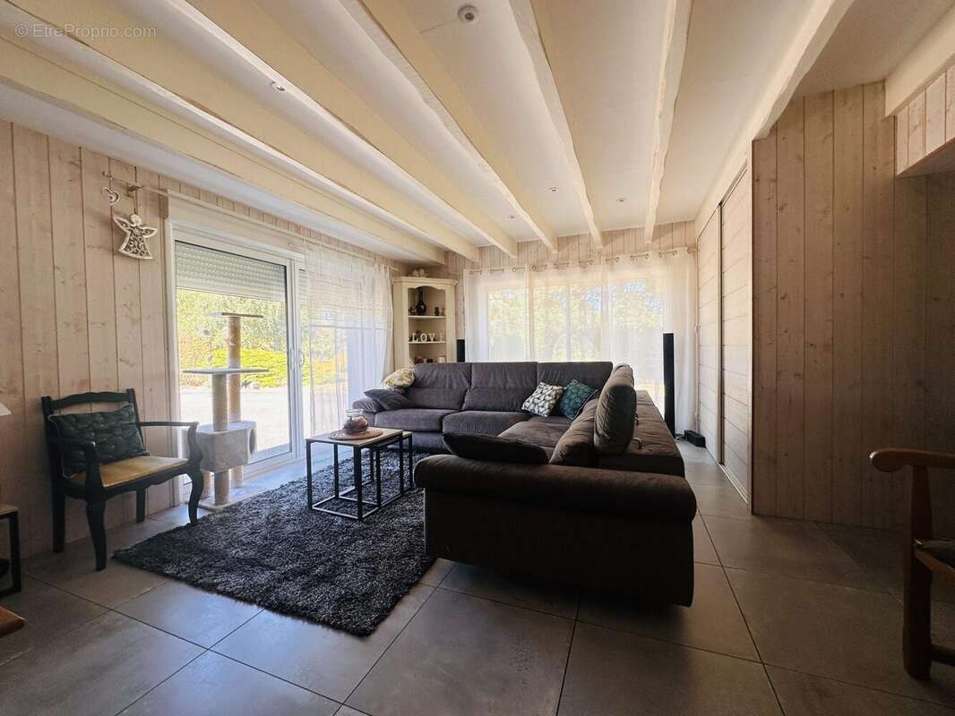 Maison 175 m² à La Genetouze  - photo 7