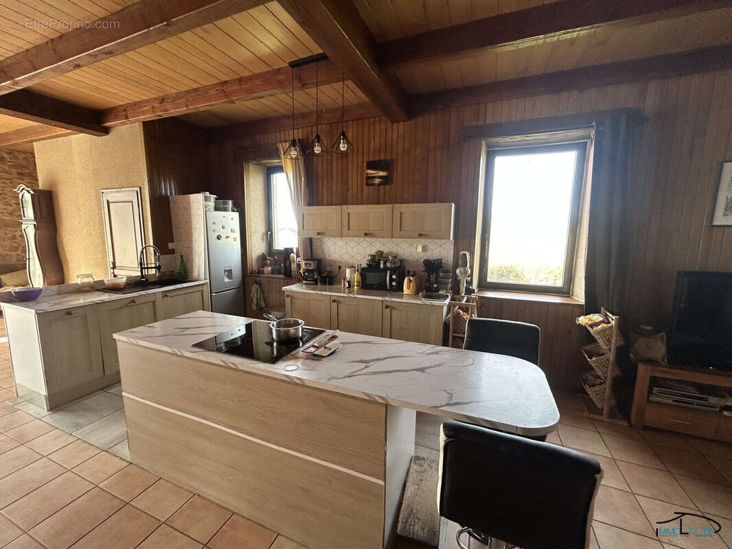 Maison à ANGLARS-SAINT-FELIX