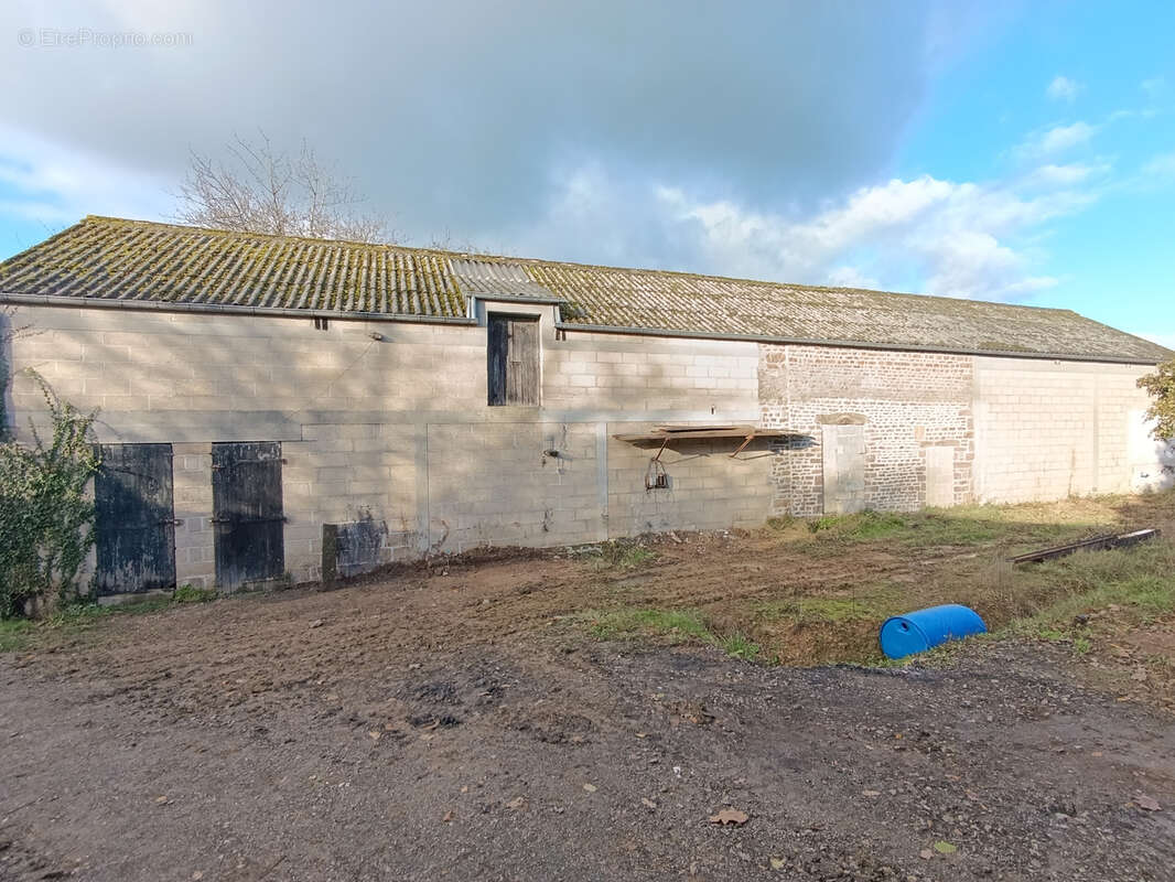 Parking à TESSY-SUR-VIRE
