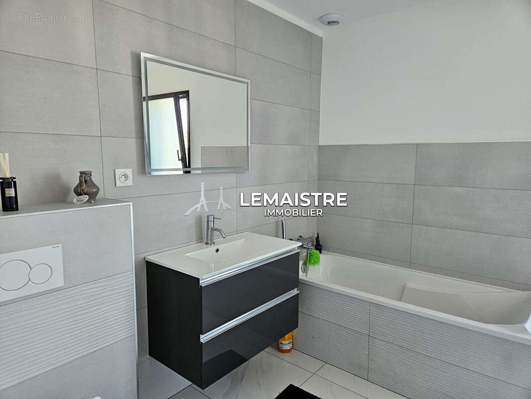 Maison à SAINT-JEAN-DU-CARDONNAY