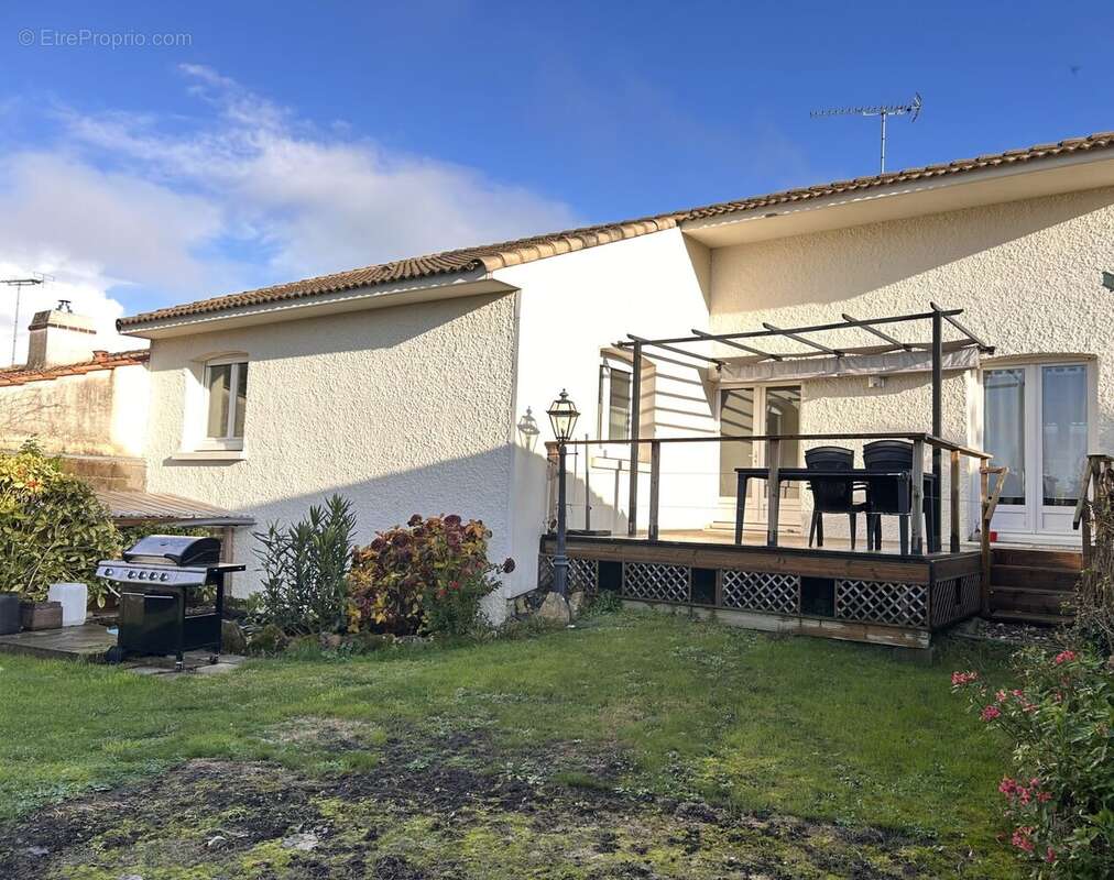 Façade arrière - Maison à NIEUL-LE-DOLENT