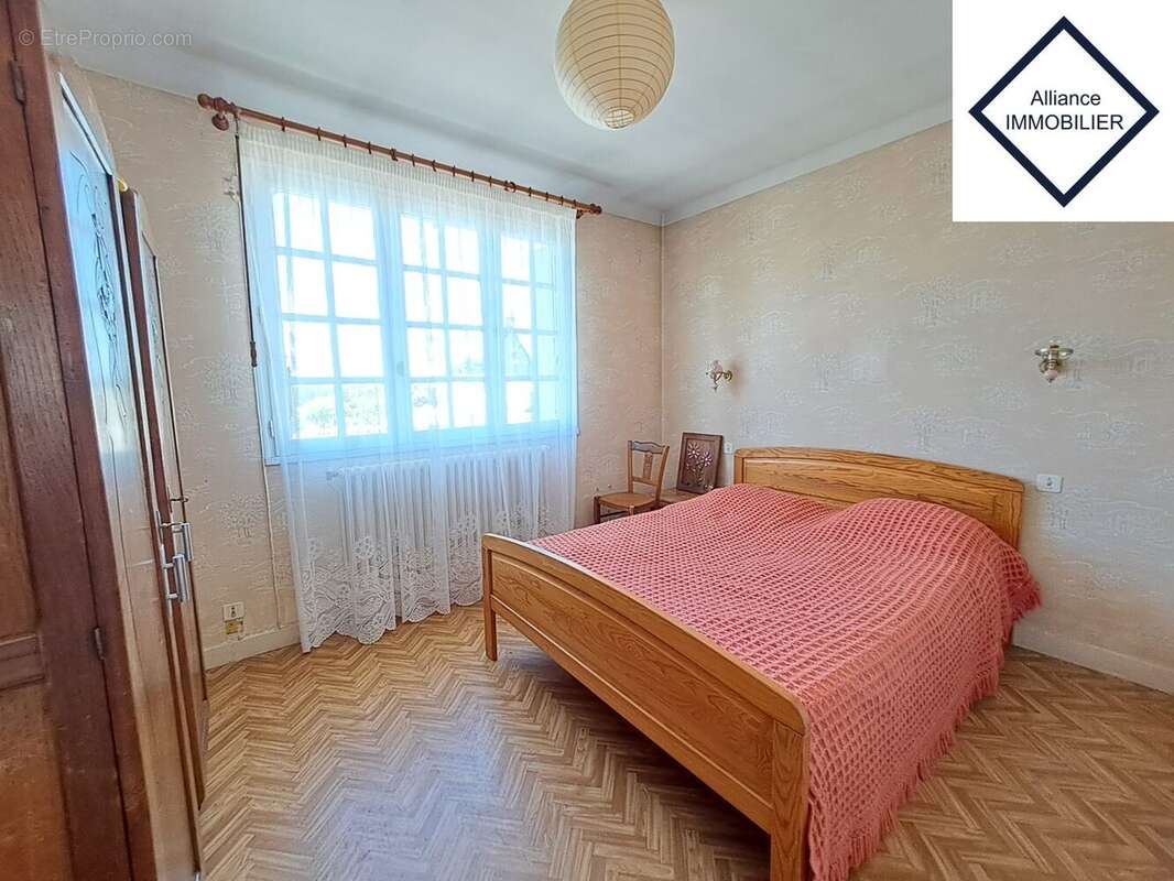 chambre 1 avec placard - Maison à BECHEREL