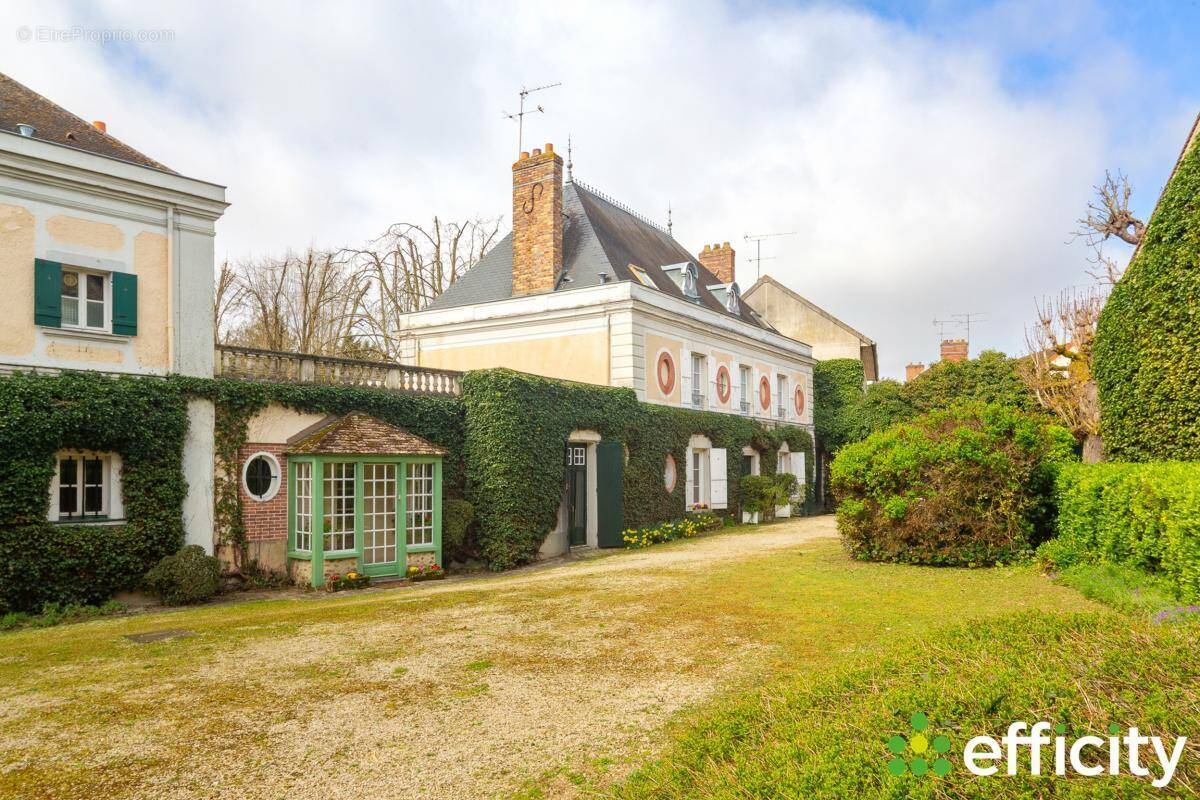 Maison à BRIIS-SOUS-FORGES