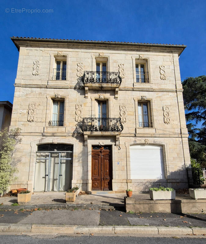 Appartement à LAMALOU-LES-BAINS