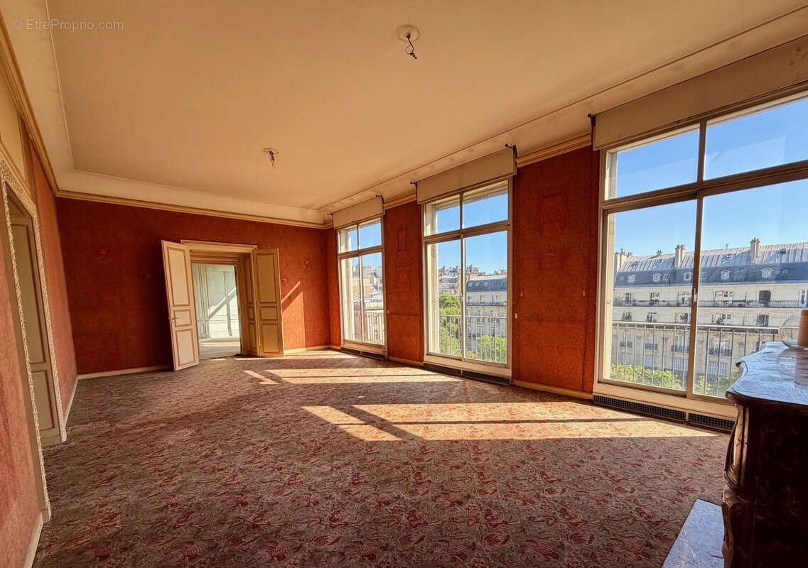 Appartement à PARIS-16E
