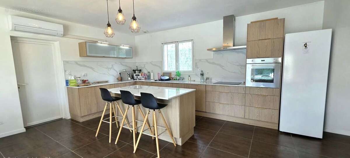 Maison à CUGES-LES-PINS