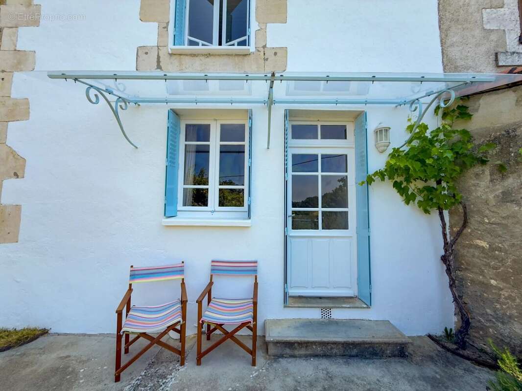 Maison à SAINT-FRONT-LA-RIVIERE