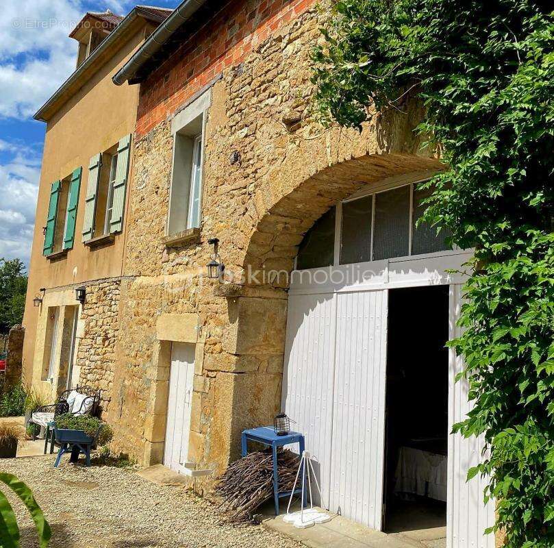 Maison à VAULT-DE-LUGNY