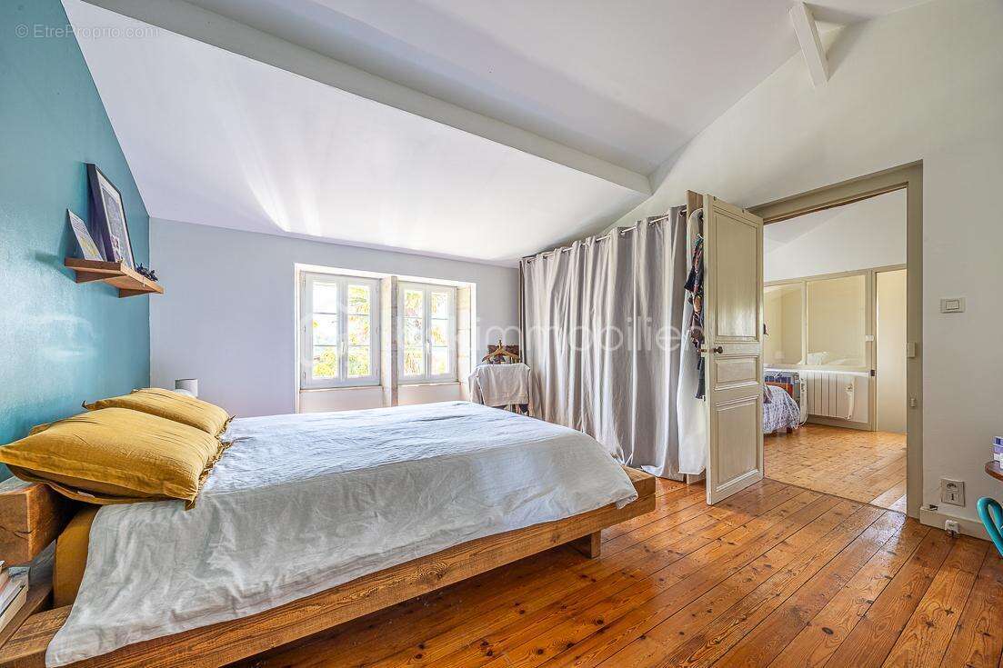 ***** Maison de caractère prête à vivre, rénovée énergétiquement, 2 chambres, joli jardin ***** - photo 12