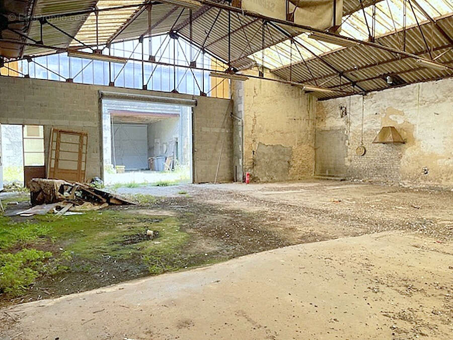 Ensemble immobilier plein centre à rénover Saint Sauveur D Aunis 409 m2 - photo 5