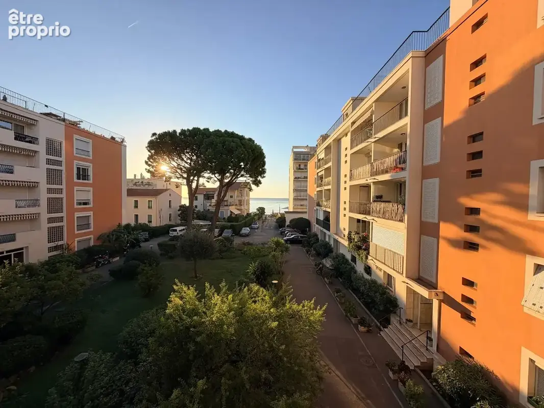 ROQUEBRUNE CAP MARTIN - Face à la mer   Charmant petit 2 pièces de 32,23 m2 avec balcon, cave et vue mer. - photo 9