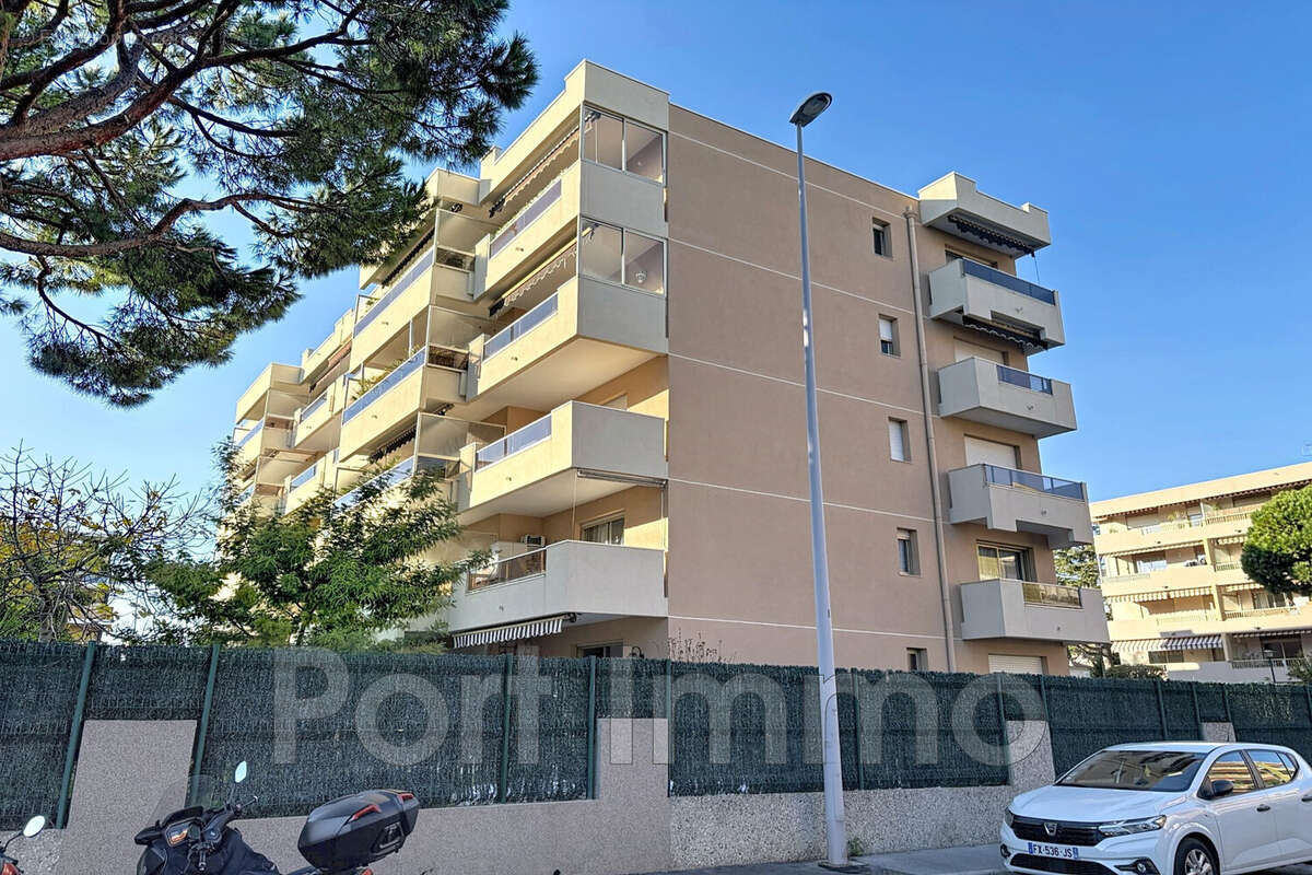 Appartement à SAINT-LAURENT-DU-VAR