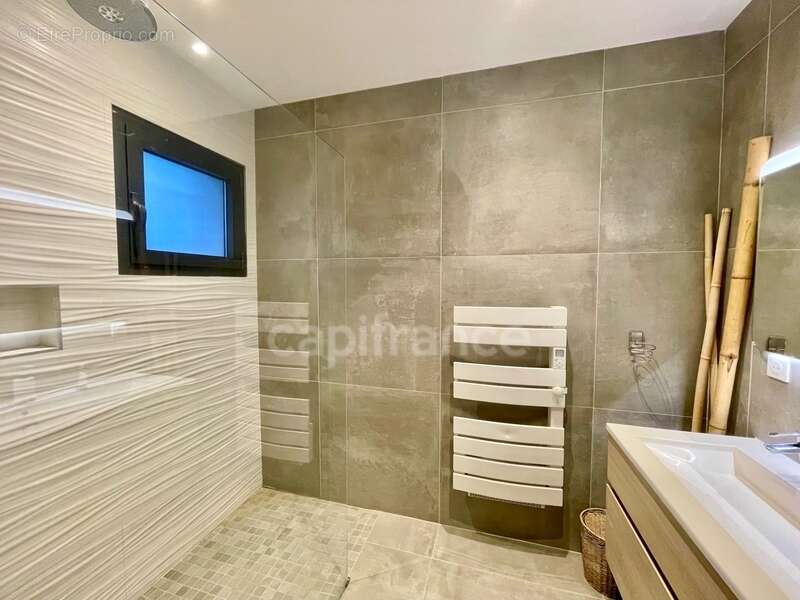 Maison à vendre contemporaine 6 pièces LA CIOTAT (13) - photo 8