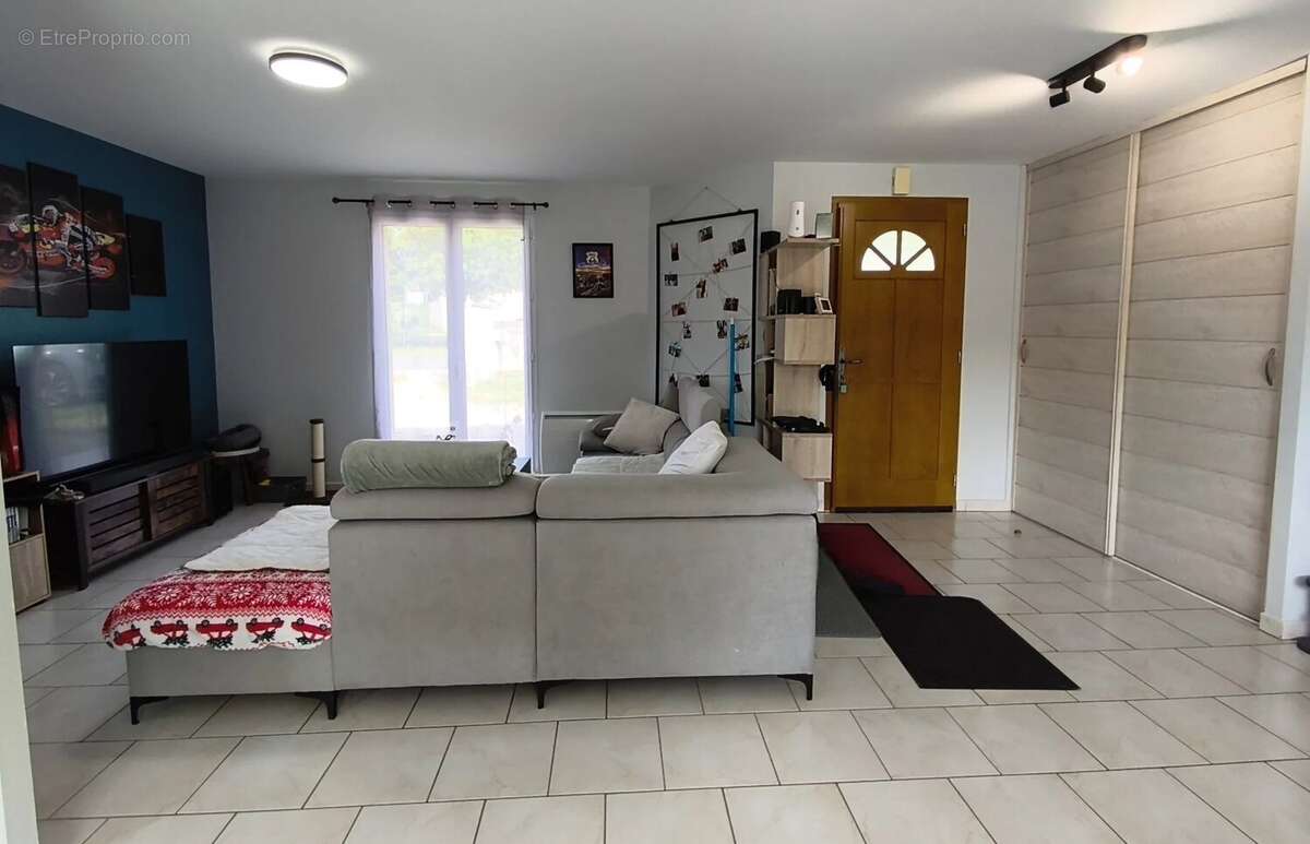 Maison à CELLE-LEVESCAULT