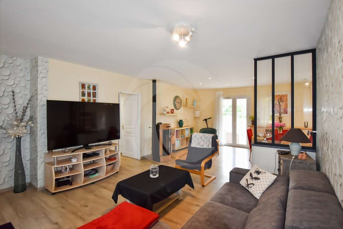 Maison 93 m² à Saint-Etienne-De-Tulmont  - photo 4