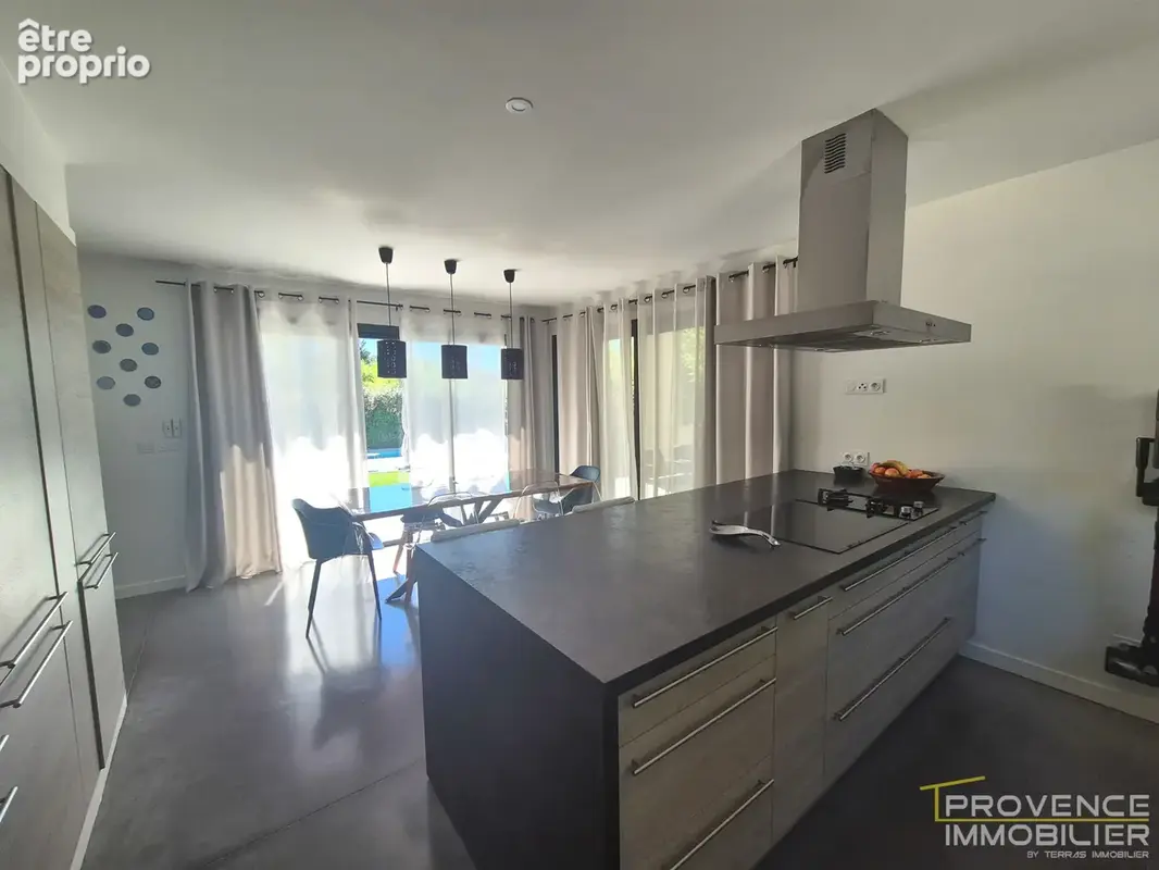 Maison à vendre à Montélimar   Villa familiale avec piscine, T2 indépendant, Grand garage   Les Catalins - photo 6