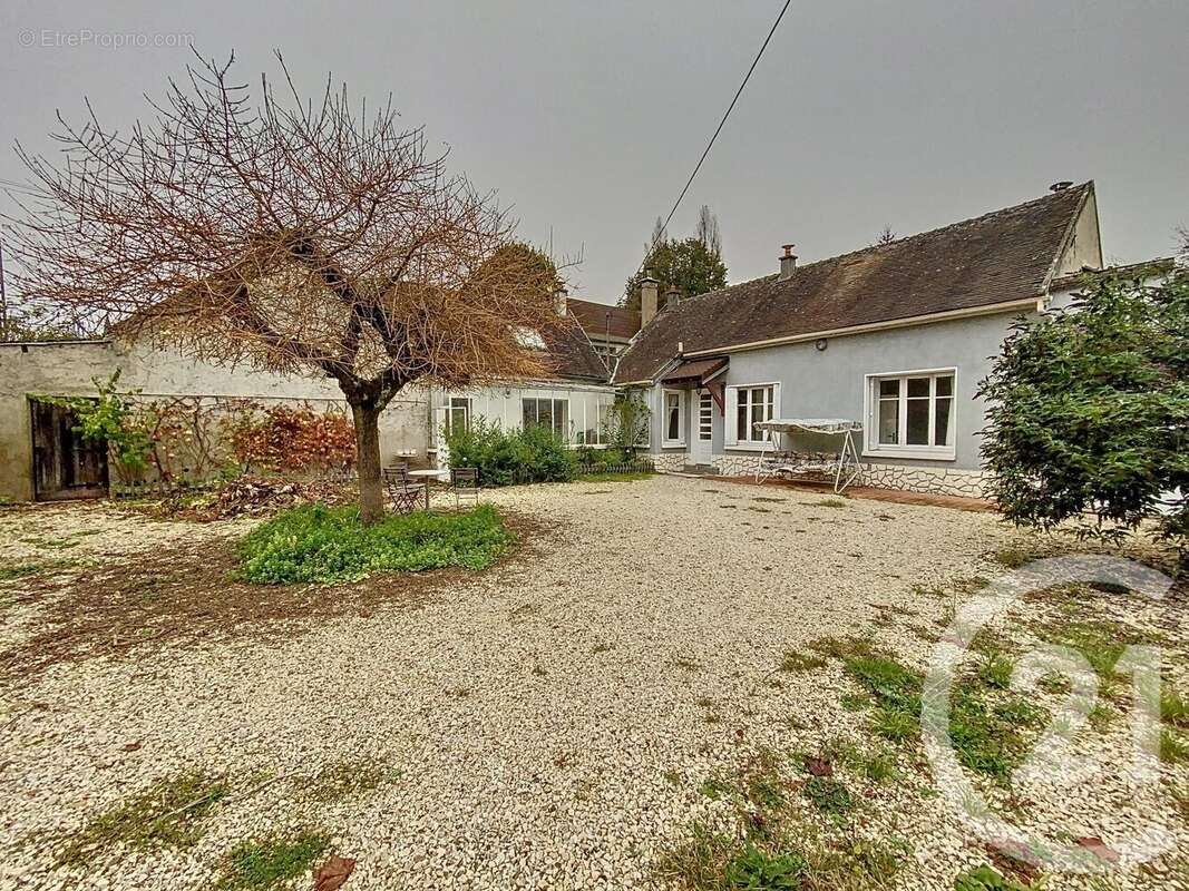 Maison 165 m² à Balloy  - photo 2