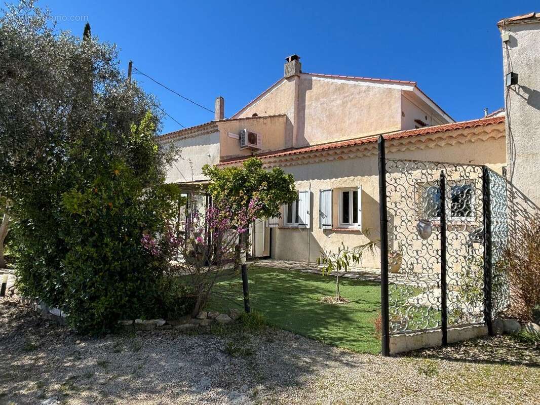 Maison à ROQUEBRUNE-SUR-ARGENS