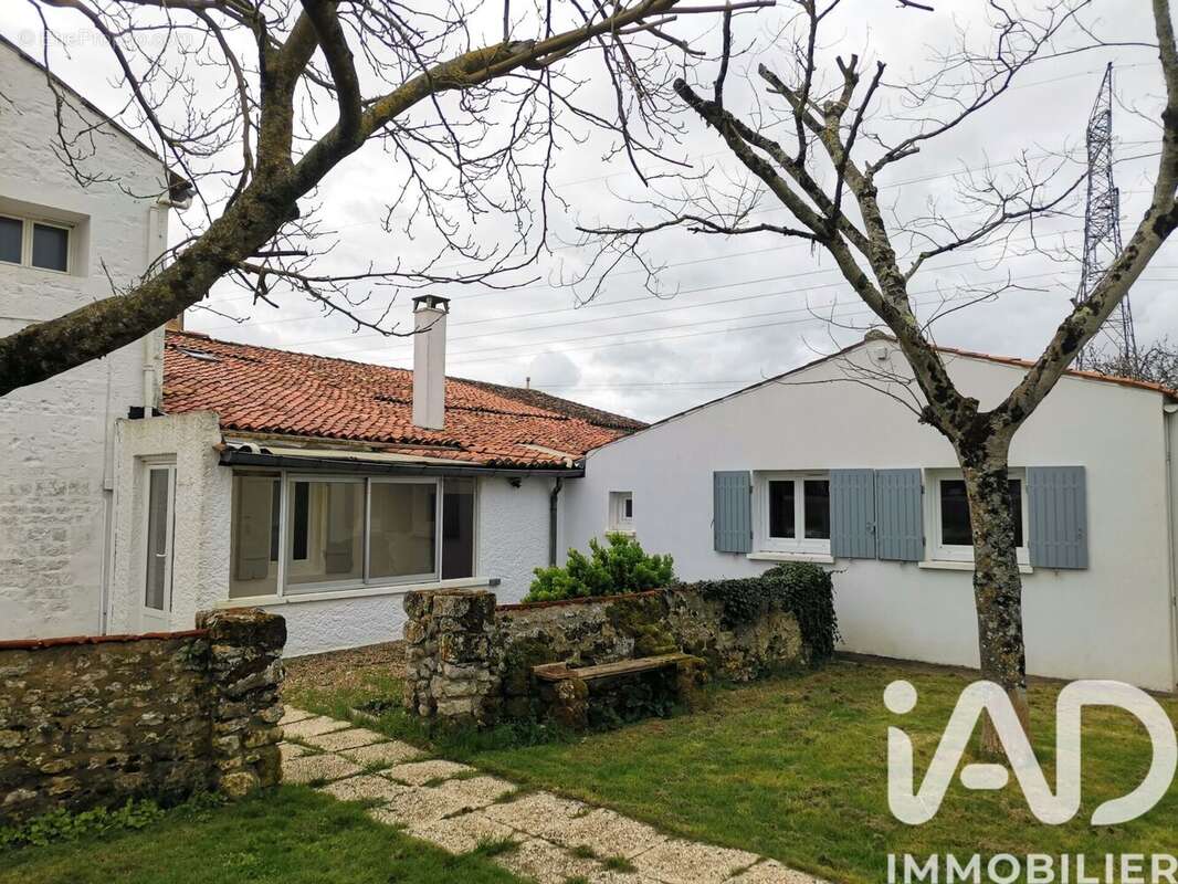 Maison 144 m² à Les Gonds  - photo 2