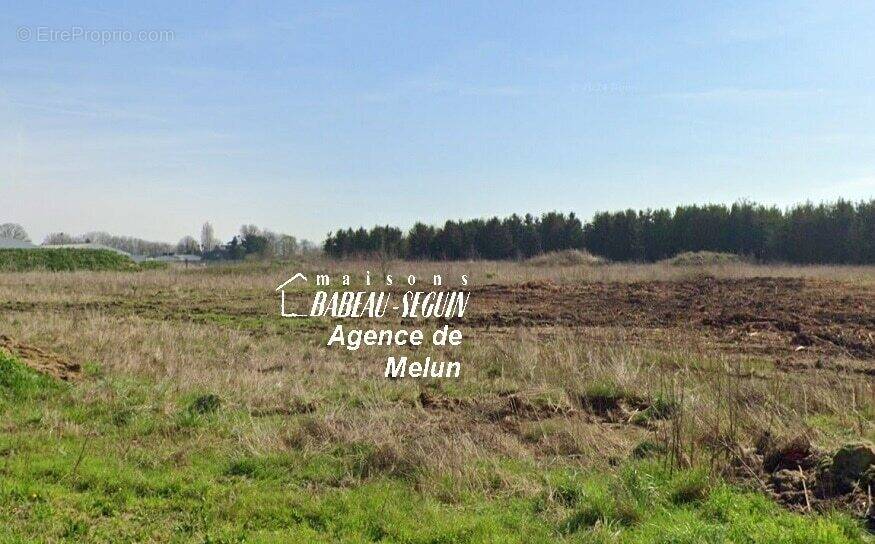 Terrain à GRISY-SUISNES