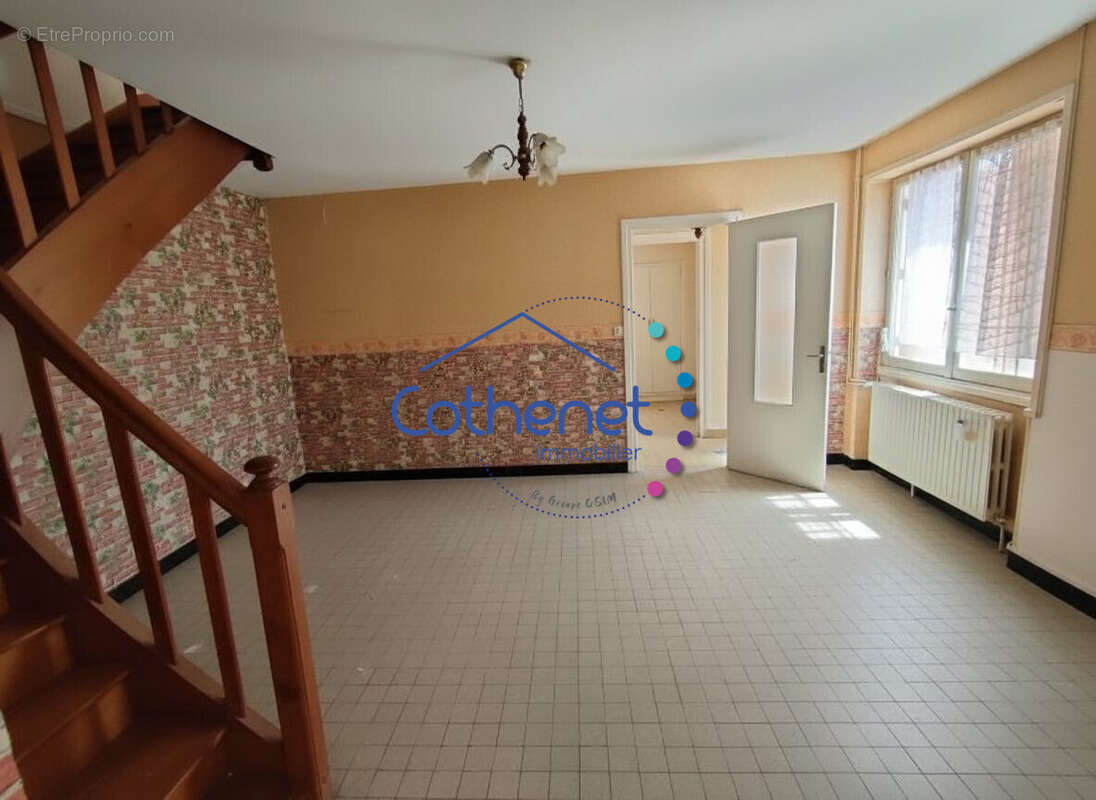 Maison à SAINT-CHRISTOPHE-EN-BRIONNAIS