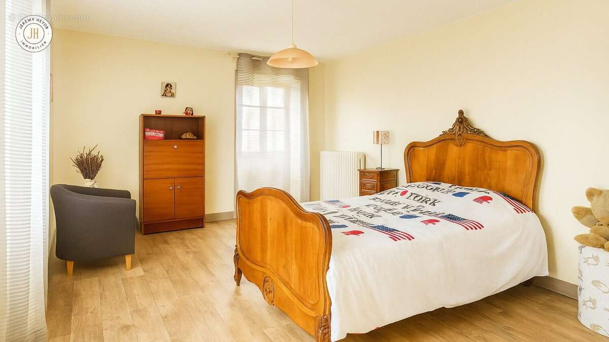 Maison à MONTROTTIER