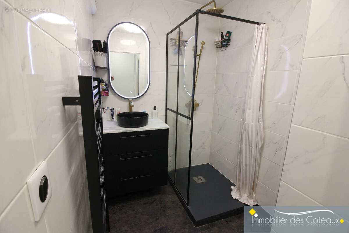 Appartement à PINS-JUSTARET