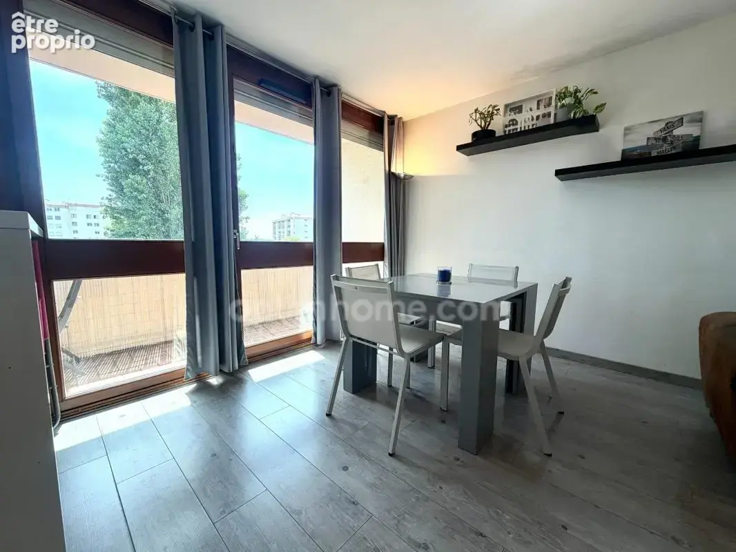 Appartement 4 pièces, 3 chambres / balcon / cave / parking / terrain de tennis - photo 7