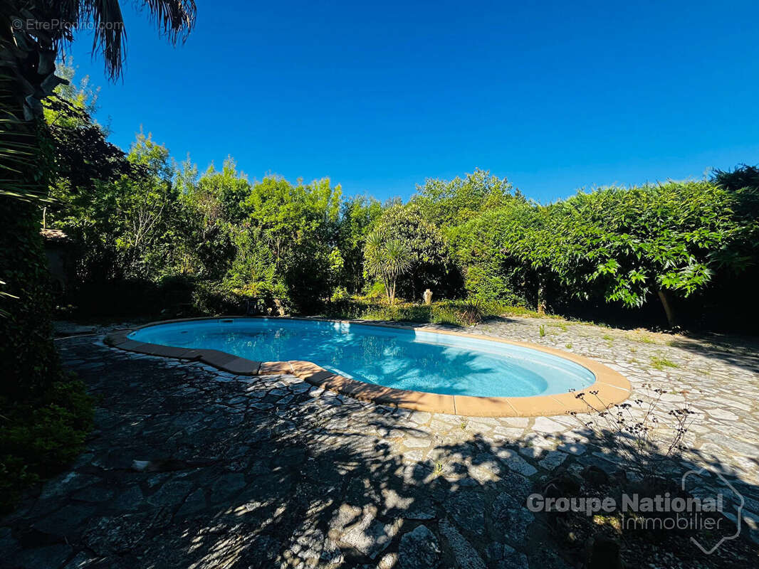 Maison à SAINT-JULIEN-DE-PEYROLAS