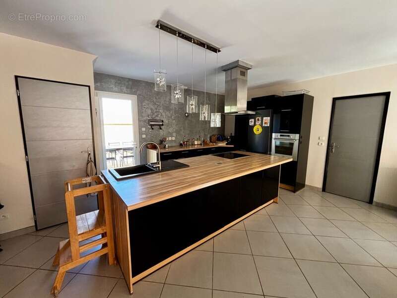 Maison à LE REVEST-LES-EAUX