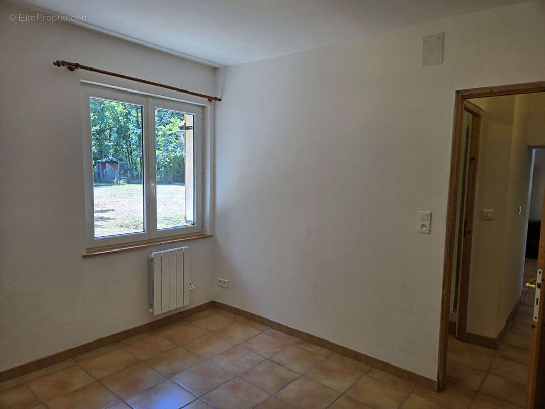 HAUTE VIENNE : Belle maison individuelle de 4 chambres, entièrement rénovée, située au bout d'une impasse paisible, à quelques m - photo 10