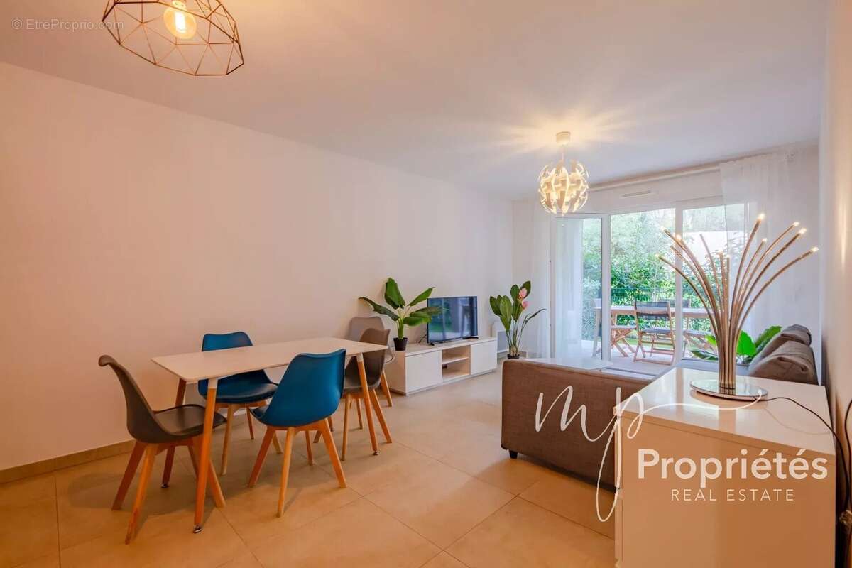 Appartement à BORMES-LES-MIMOSAS