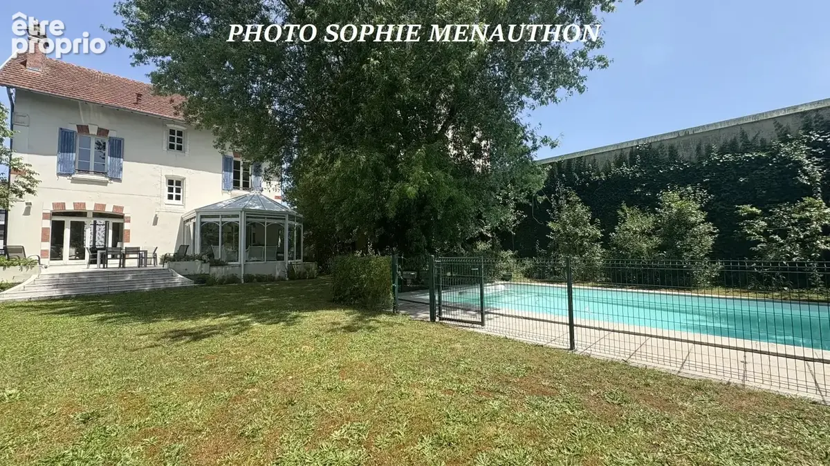 Maison de maitre de type t8 de 202 m2 avec piscine - photo 2
