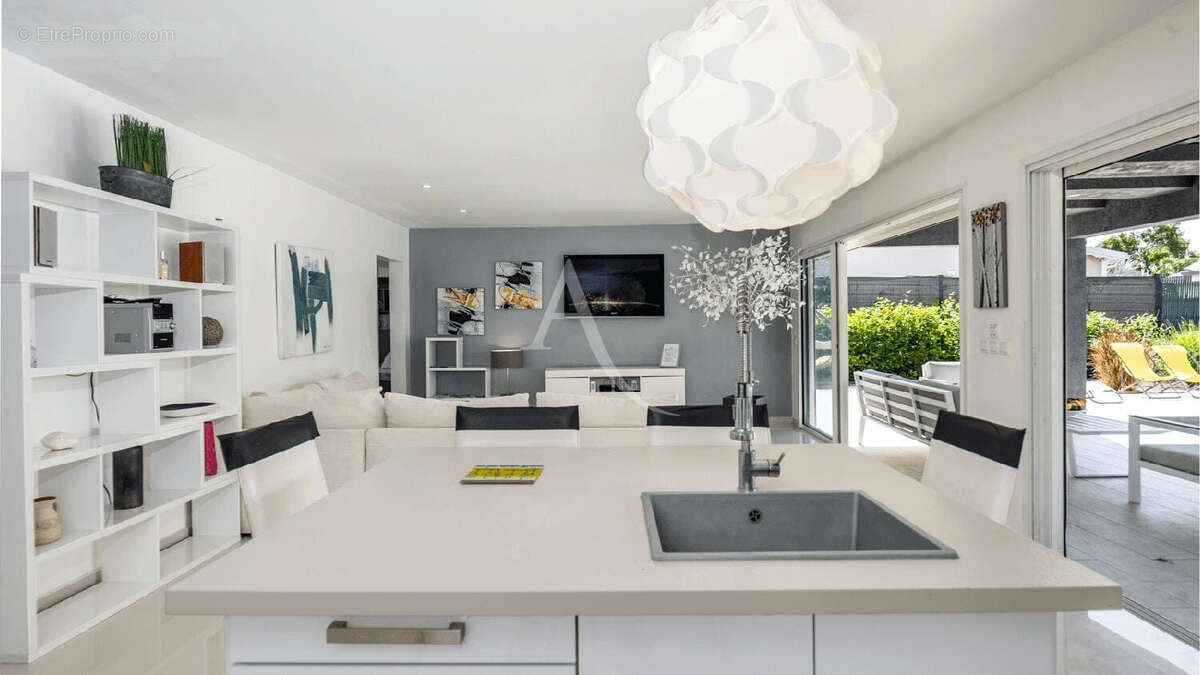 Magnifique Ensemble Immobilier Meublé : Maison Principale + Dépendance - photo 3