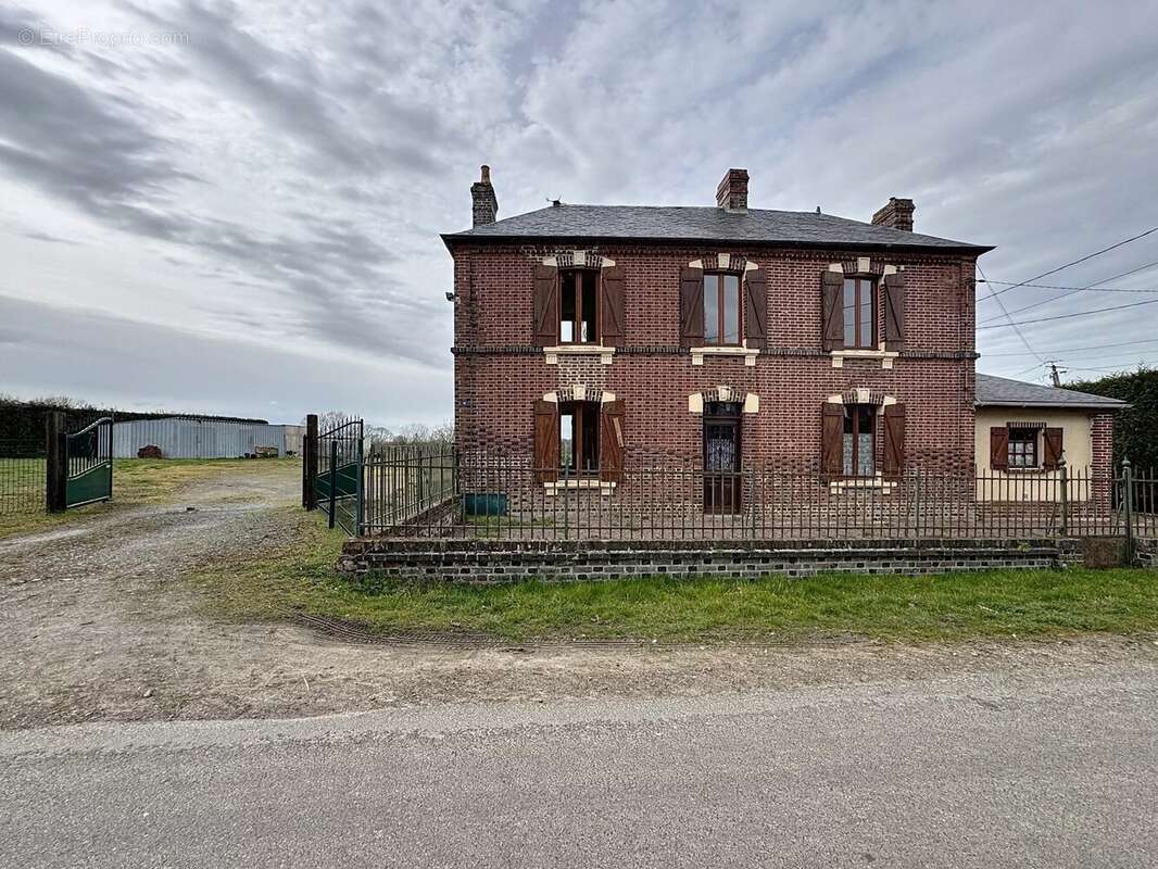 Maison à CASTILLON-EN-AUGE