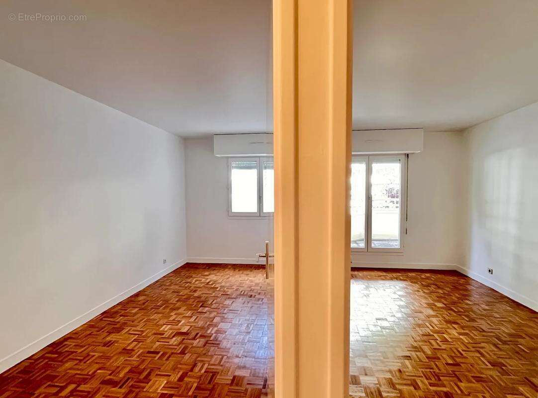 Appartement à LA GARENNE-COLOMBES