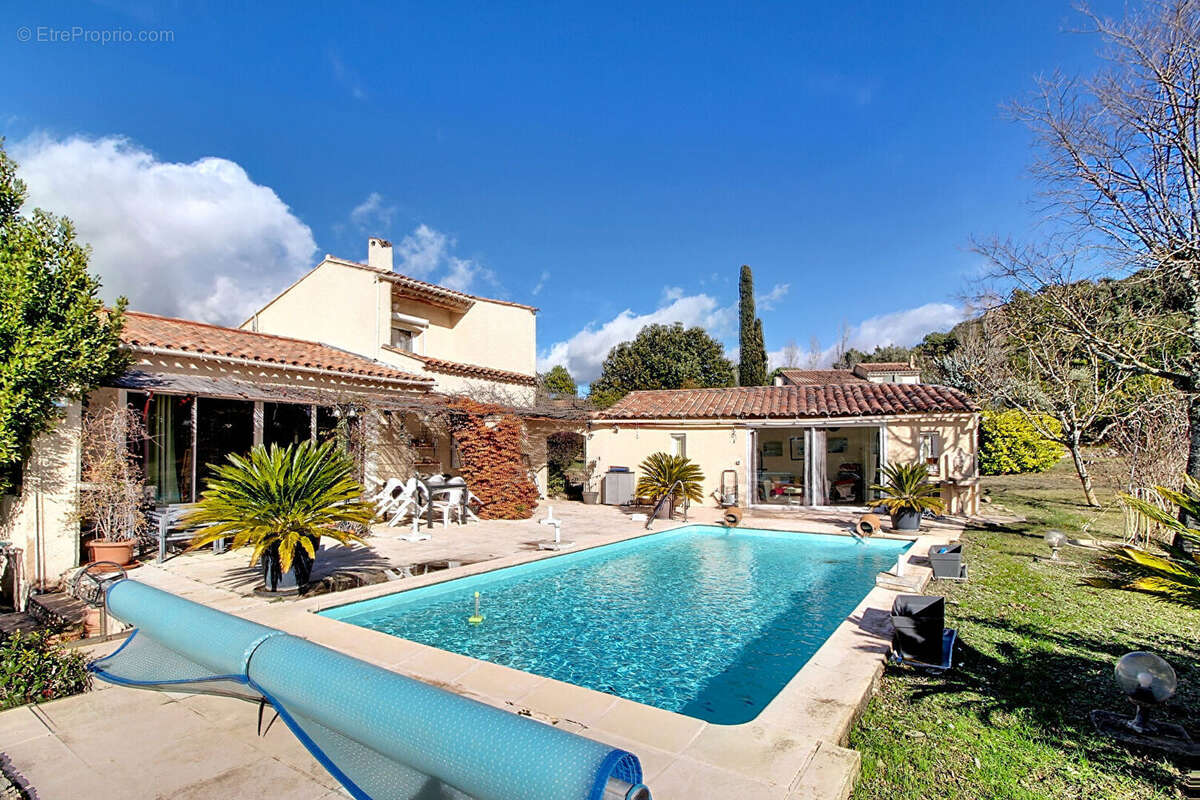 À VENDRE EN EXLUSIVITE!! Propriété  à TOURTOUR de 130m² + dépendance de 20m² + agrandissement possible + piscine le tout sur un  - photo 14