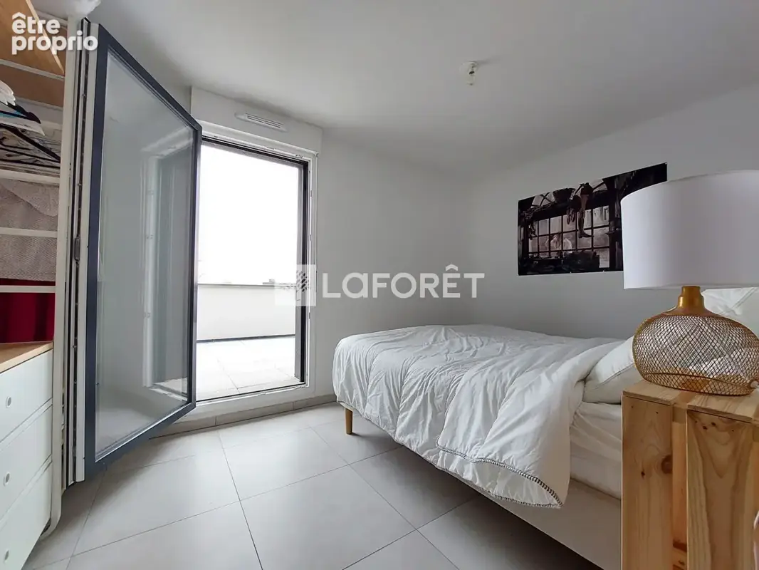 Unique ! F3 cosy dans superbe résidence contemporaine avec terrasse 44 m2 + grand garage - photo 7