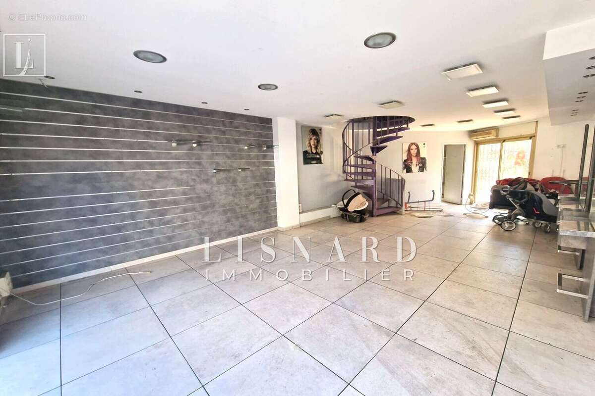 Commerce 70 m² à Vallauris  - photo 2