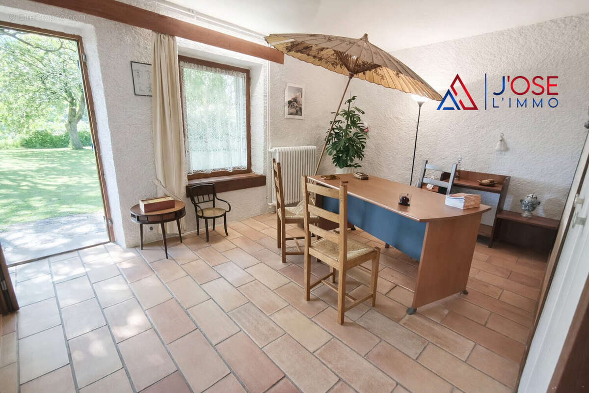 Espace polyvalent - Maison à CRISSEY