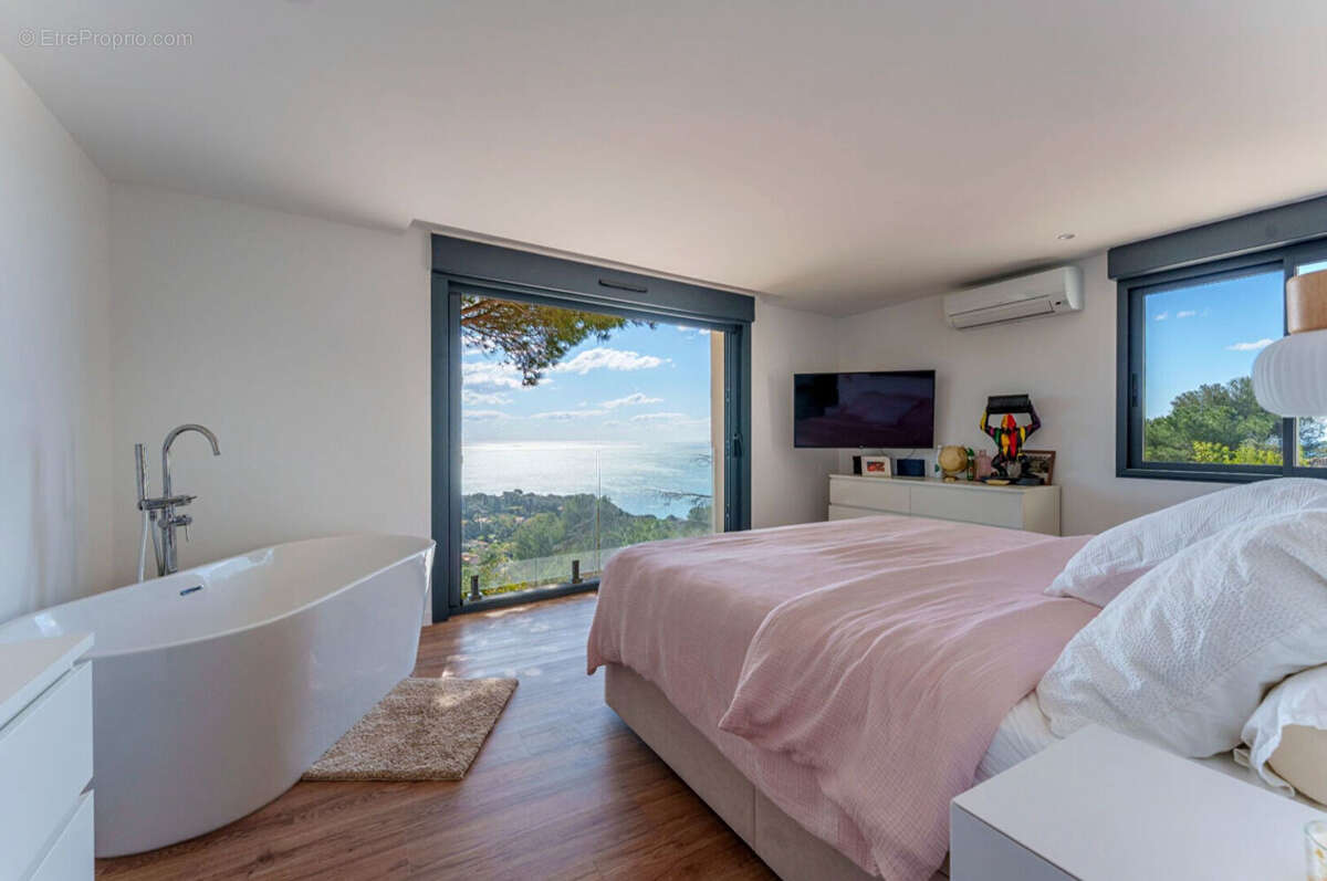 Villa contemporaine à Sète sur le mont Saint Clair côté Sud avec vue Mer, terrasse 110 m2 et garage - photo 8