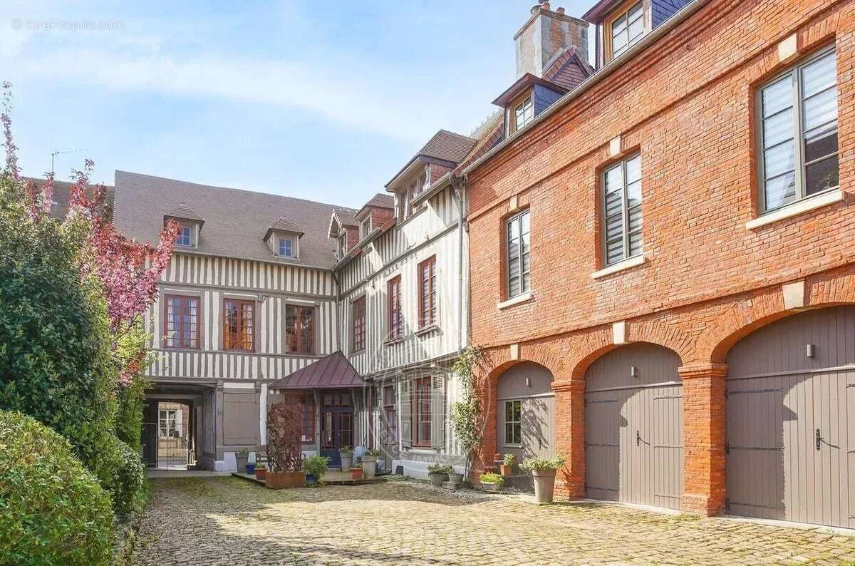 Maison à PONT-L'EVEQUE