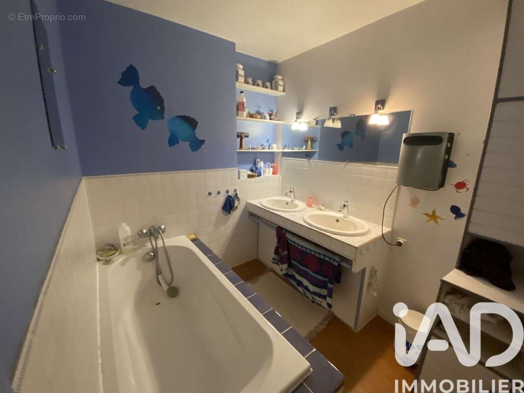 Maison 181 m² à Saint-Denis-Le-Vetu  - photo 9