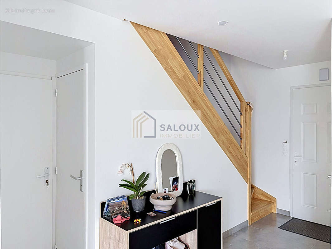 MUZILLAC - centre ville - maison T5 de 110 m² habitables - photo 6