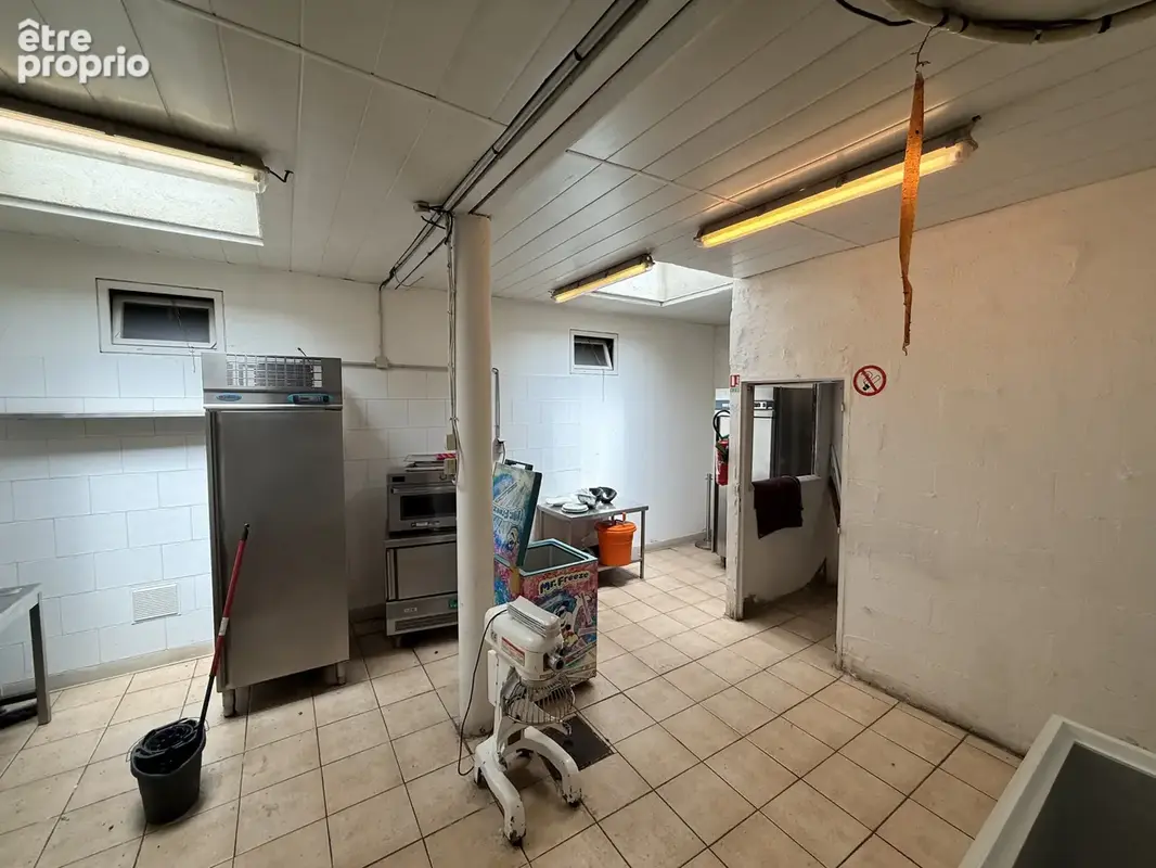 Local commercial 300 m2 à Vidauban - photo 11