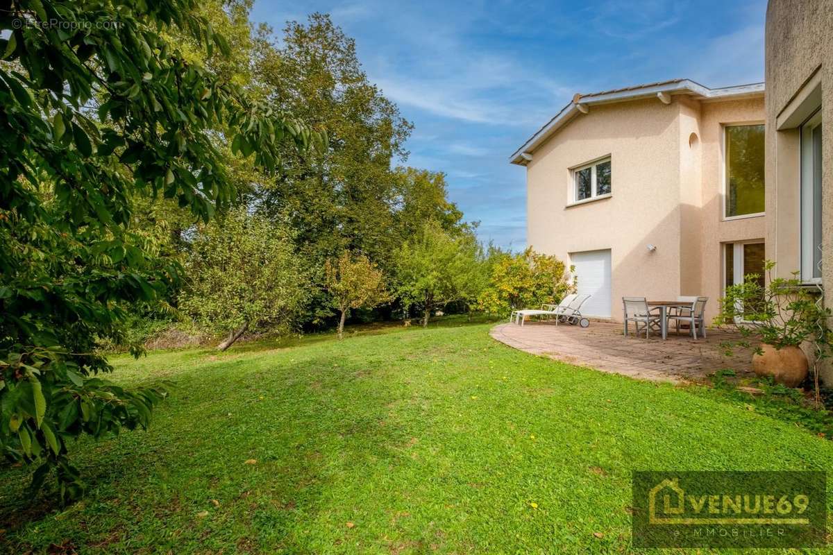 Maison à SAINT-BONNET-DE-MURE