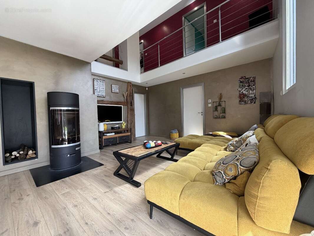 Maison familiale rénovée de 170 m2 avecpiscine, jacuzzi et suite parentale, au calme. - photo 5