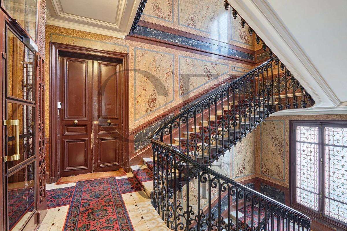 Appartement à PARIS-8E