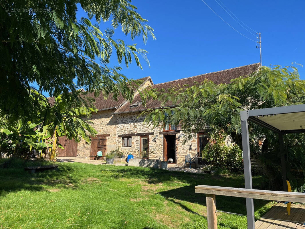 Maison à COUSSAC-BONNEVAL