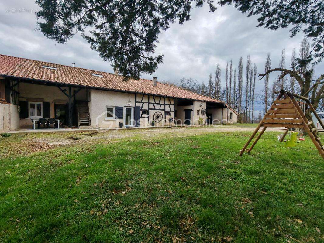 Maison à MONTREVEL-EN-BRESSE